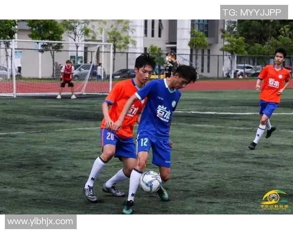 足球明星进球后激情舞动展现个人风采与团队精神的完美结合